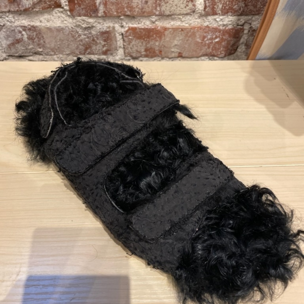 Nib $875 By Walid shearling sandals